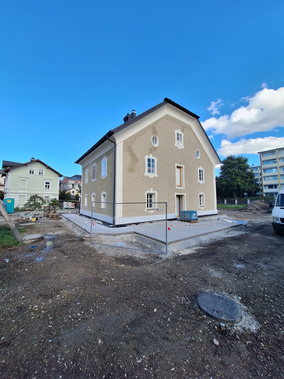 Aktueller Baufortschritt an der Gartenseite des Feyerlhofs